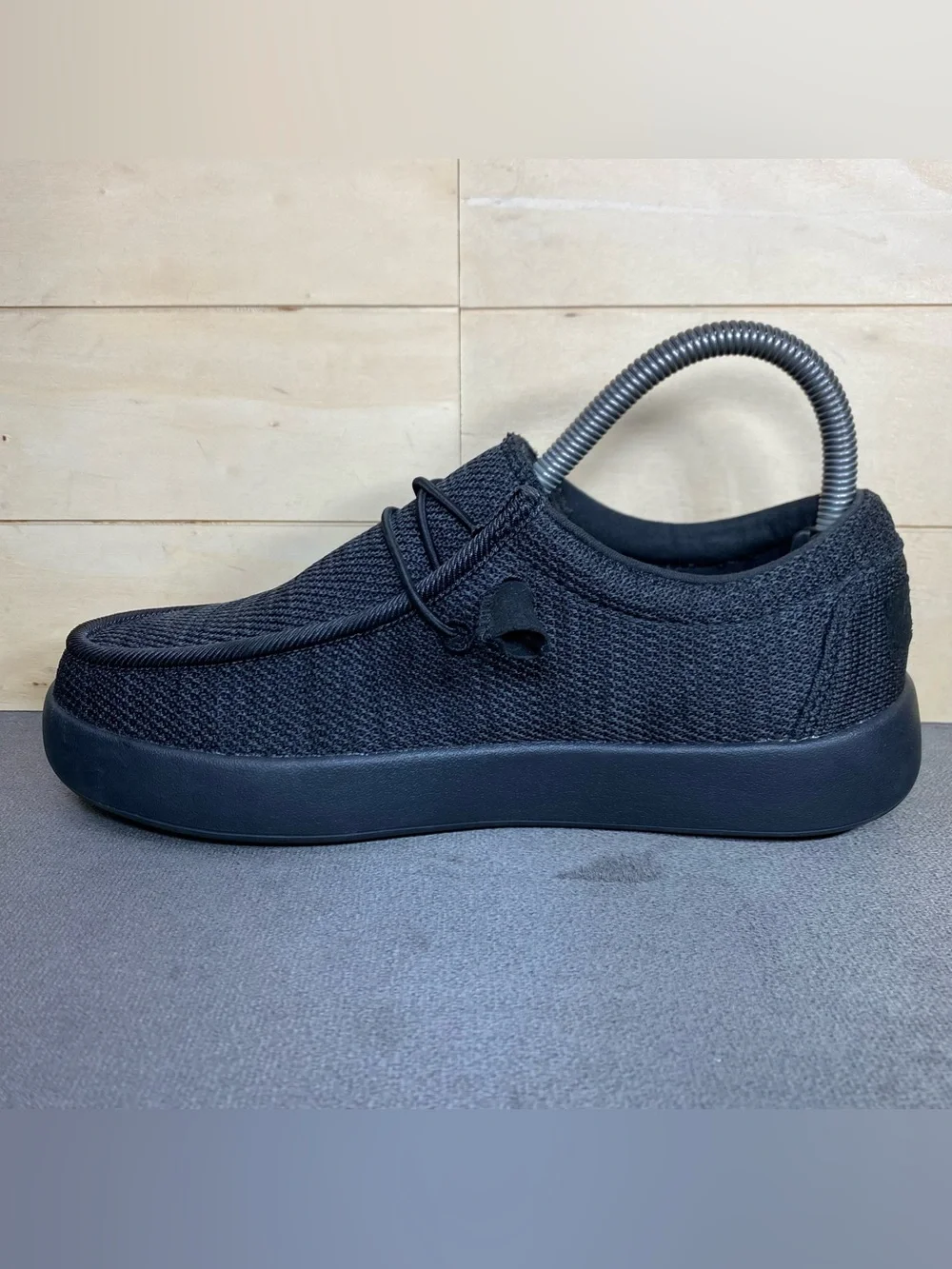Volcom Chill Slip Resistant Loafers Black Women's Size 6 Shoes W Slip-Ons